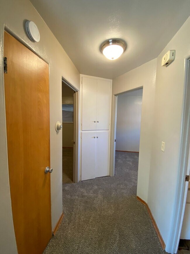 Building Photo - West Valley Living With A Patio, Parking & Plenty Of Storage!