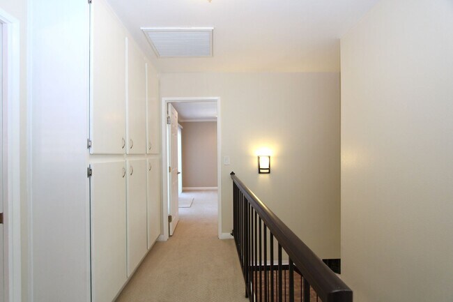 Building Photo - Two-Story 3-Bedroom Condo in Redlands!