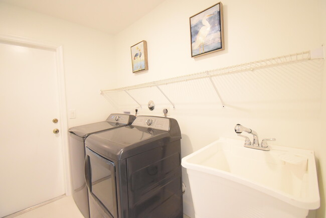 Building Photo - 11071 Baybreeze Way