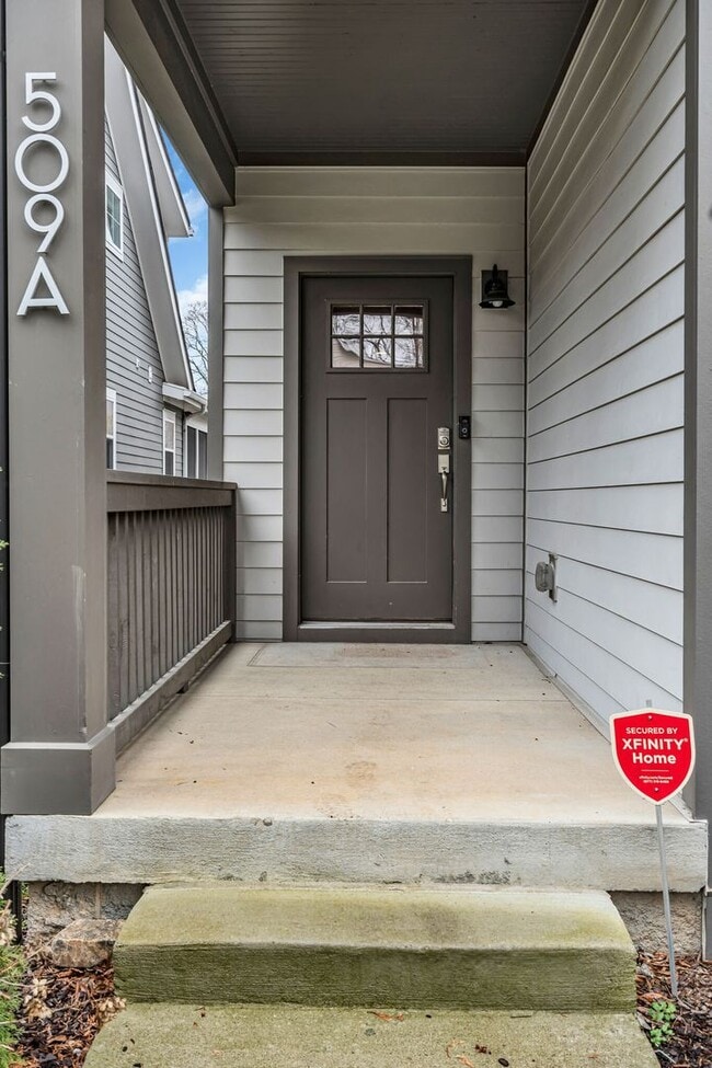 Building Photo - 4 BR, two-story rental with finished basement in WEHO!