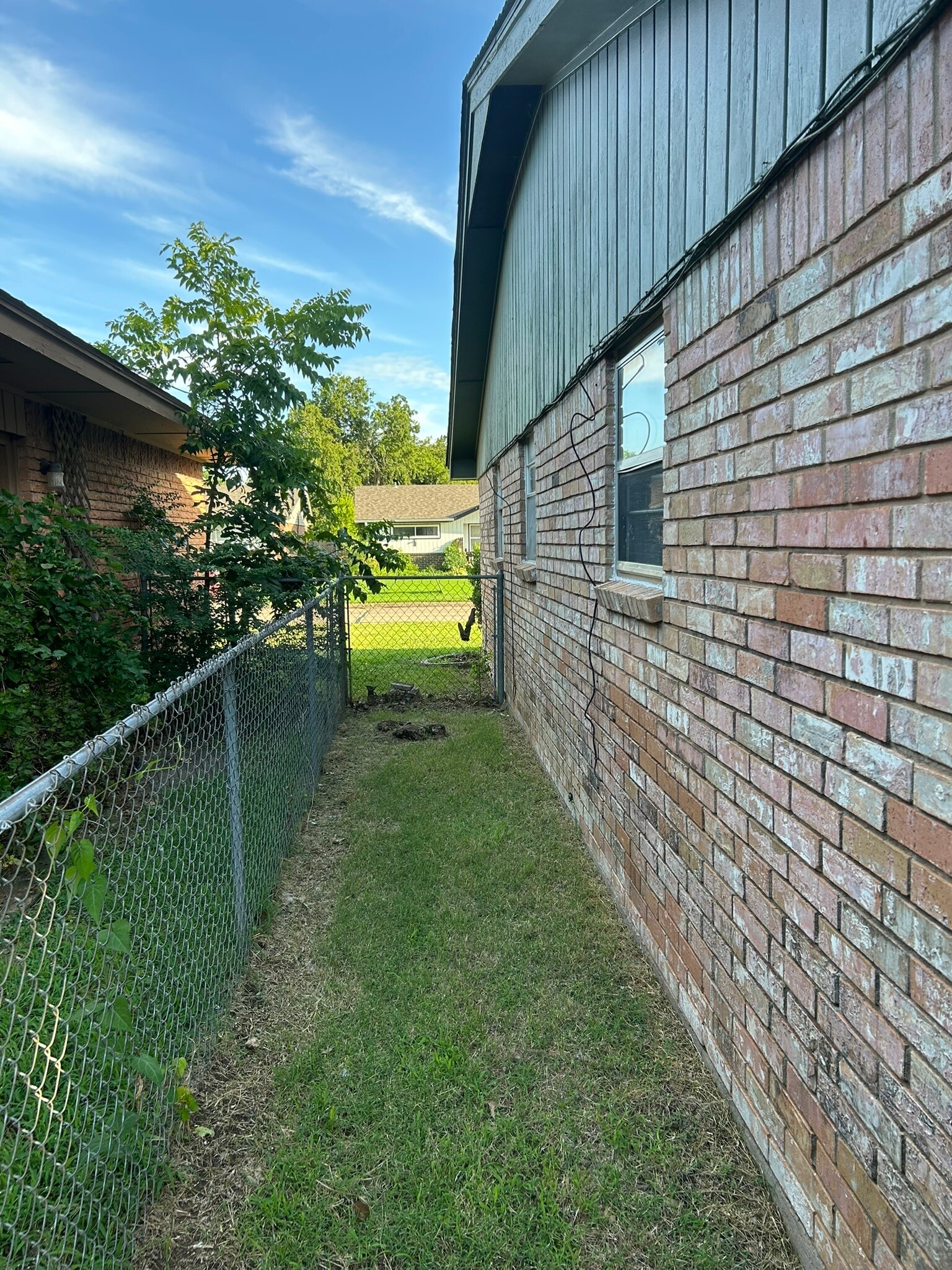 other side of house - 1317 Lakecrest Dr