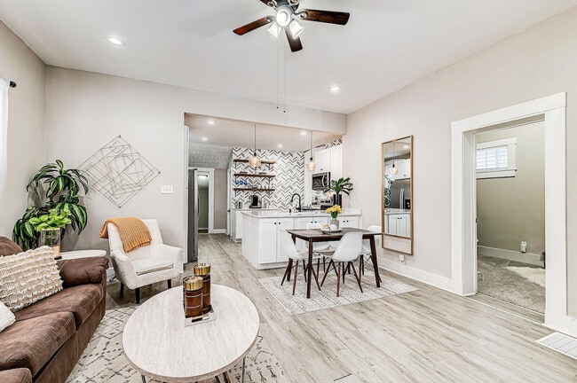 Building Photo - 611 Lincoln St