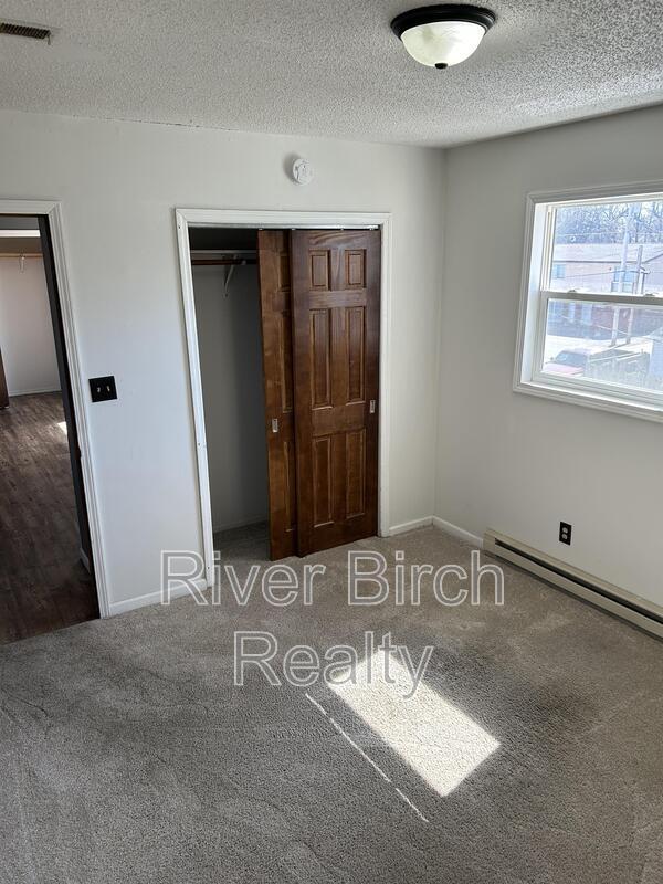 Building Photo - 1024 3 S College St