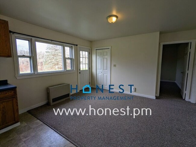 Building Photo - 95 Main St