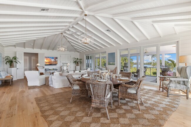 Building Photo - 4040 Loomis Ave