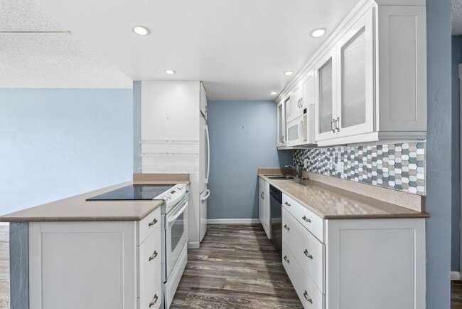 Building Photo - Maili Cove - One bedroom