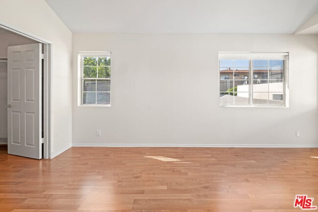 Building Photo - 1453 S Durango Ave