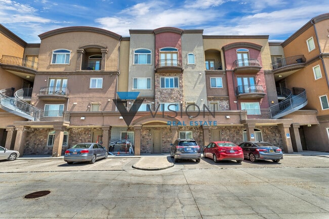 Building Photo - 5176 N University Ave