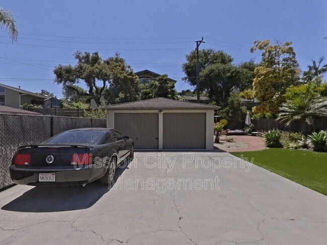 Building Photo - 2131 Gillespie St