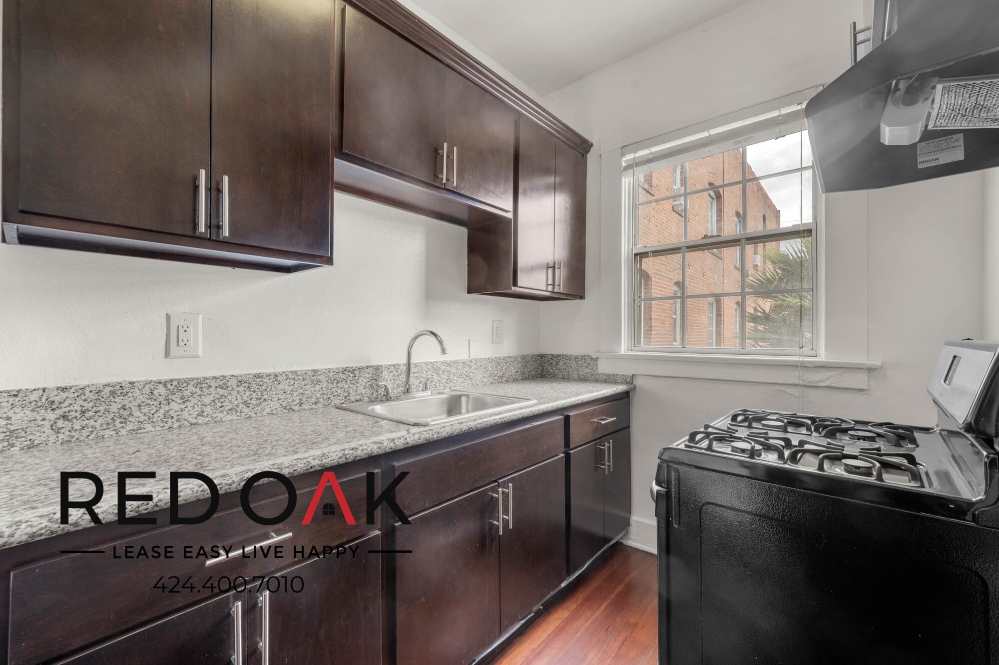 Building Photo - 1110 S Lake St