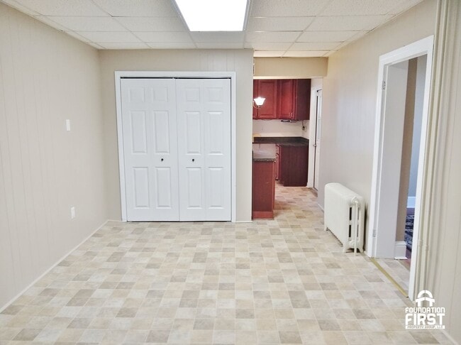 Building Photo - 5 Bed / 2 Bath Single Family Duplex