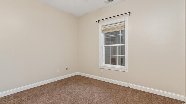 Building Photo - 4880 Dahlia Ct