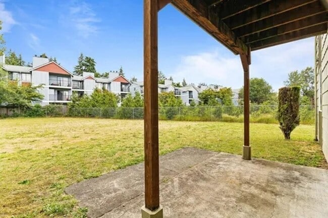 Building Photo - 4 Plex near University Place, #B (PRICE REDUCED)