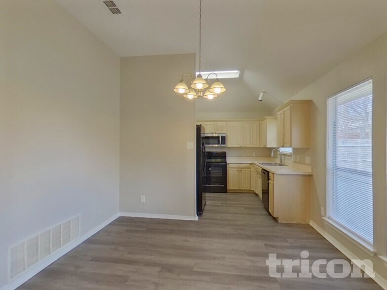 Building Photo - 7501 Ashcroft Cir