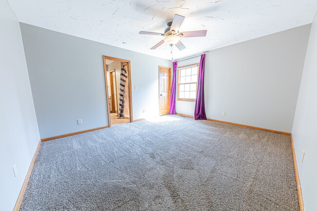 Primary Suite with double closets - 3140 Buckmoor Ct