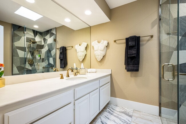 Building Photo - 1 Briarcliff Ct