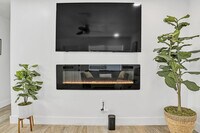 Building Photo - 1598 NE 38th St