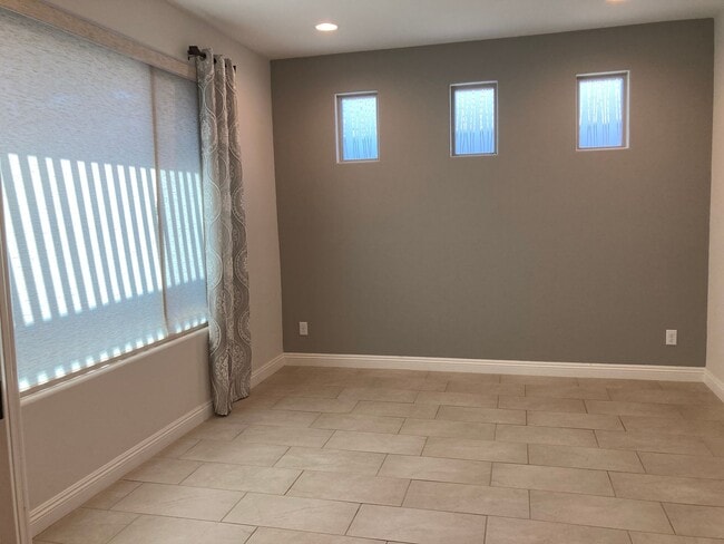 Building Photo - Dove Mountain Del Webb Beauty!