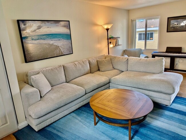 Building Photo - Carlsbad Village Furnished 2 bedroom/2 bath Long Term