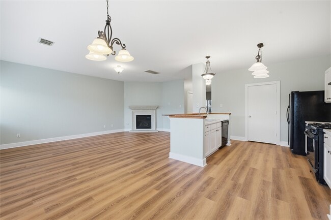 Building Photo - 1613 Palcio Real Dr
