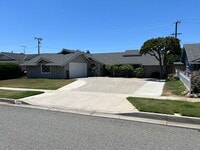 Building Photo - Adorable and Recently Upgraded 4 Bedroom P...