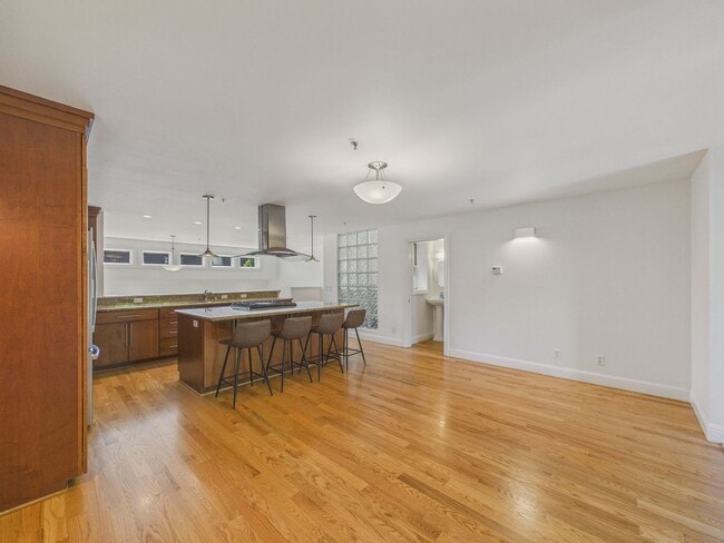 Building Photo - 853 De Haro St