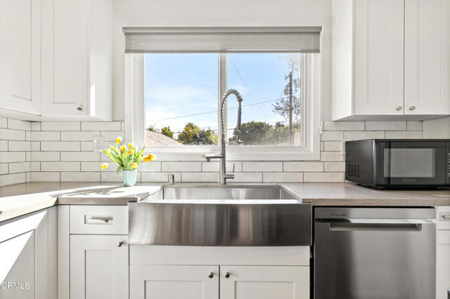 Building Photo - 2808 W Grand Ave