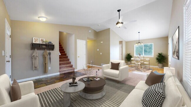 Building Photo - Spacious 3-Bed,2.5-Bath Home with Fenced Yard