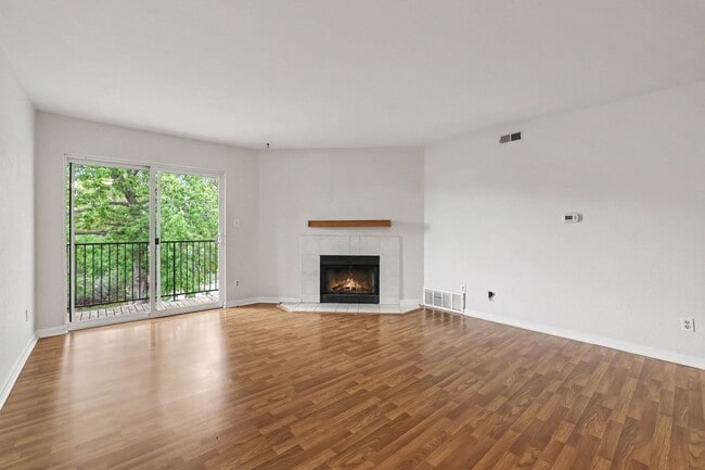 Building Photo - 13085 W Cedar Dr