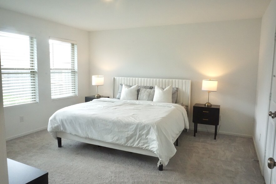 Building Photo - 5123 Sunvalley Bend Dr