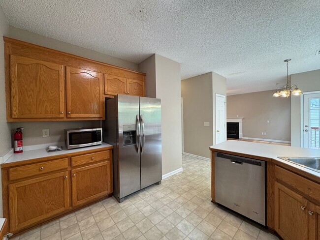 Building Photo - Ready to show!