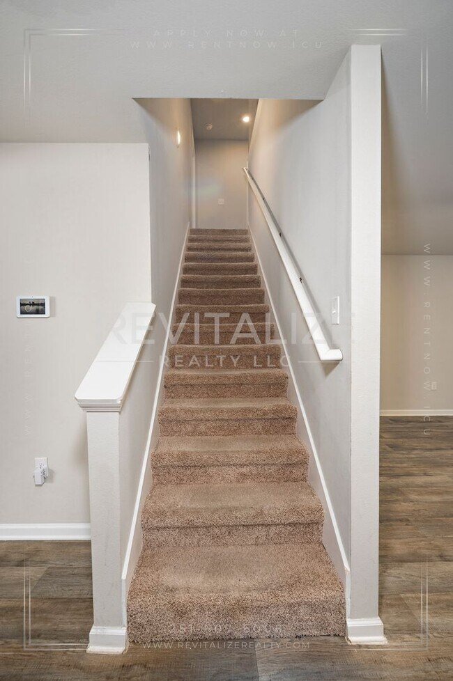 Building Photo - Beautiful 2-Story 5 BD 3 BA House in Spani...