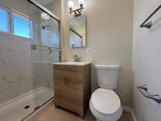 Building Photo - Spacious 5 bedroom 2.5 bath home in San Jose