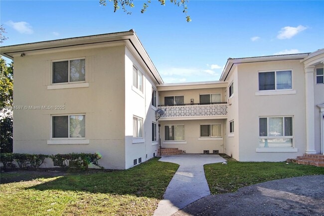Building Photo - 1557 S Le Jeune Rd