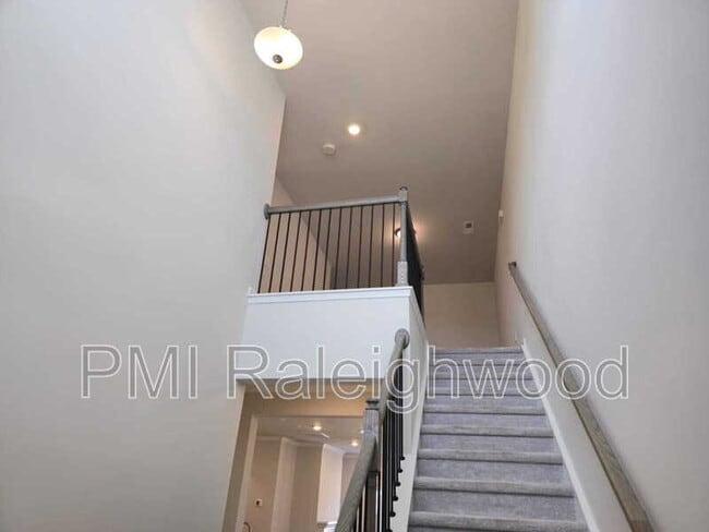 Building Photo - 1060 Maple Br Cir