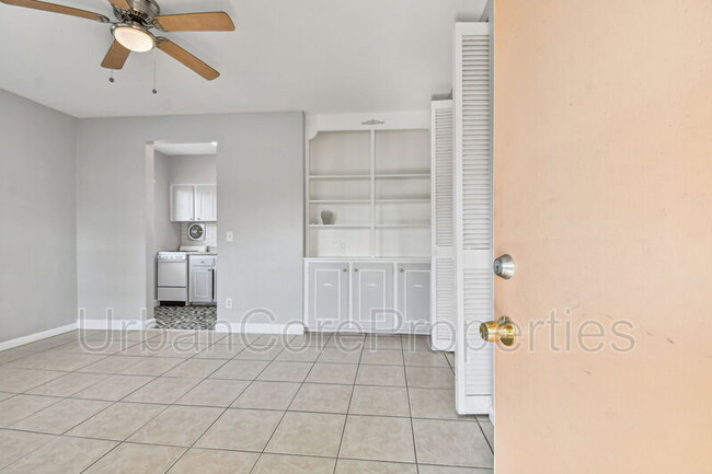 Building Photo - 321 24th Ave N