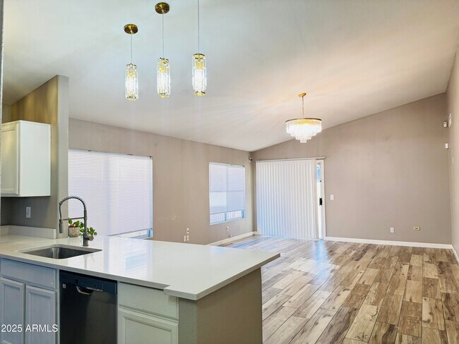 Building Photo - 751 W Constitution Dr