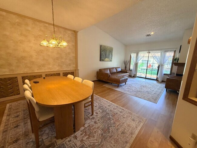 Building Photo - 7904 Shelter Island Way