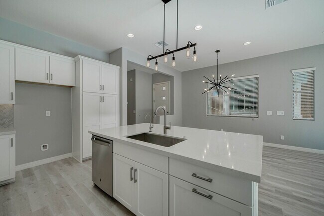 Building Photo - 7439 E Conquistadores Dr