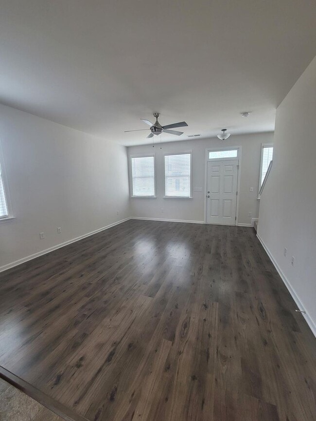 Building Photo - 3 Bed/ 2 full + 2 1/2 baths Boiling Spring...