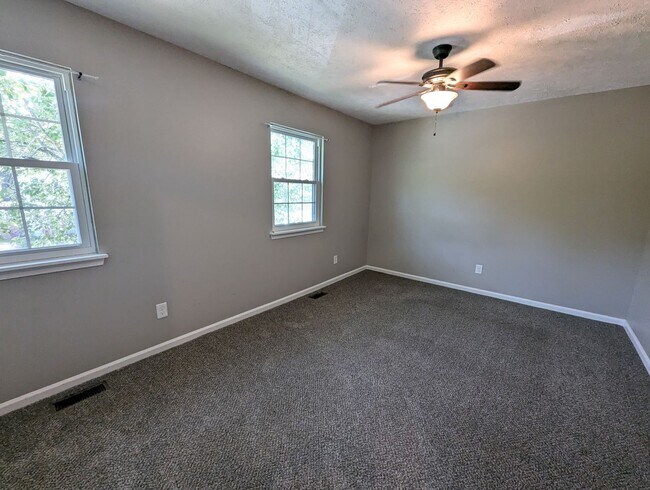 Building Photo - 1615 Skiffes Creek Cir