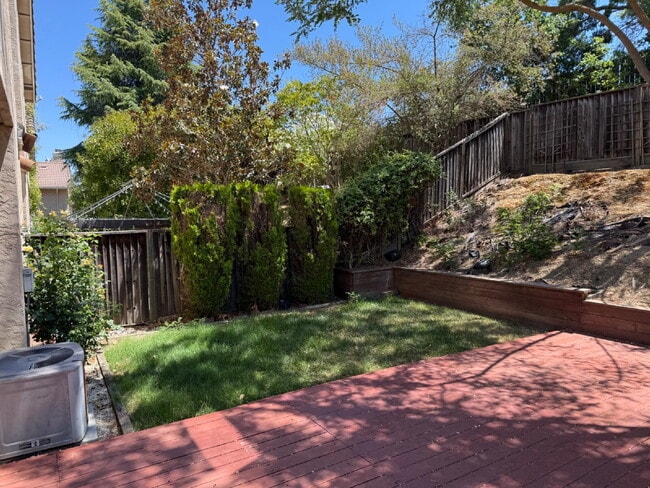 Building Photo - Well Kept 3 Bedroom, 2.5 Bath Home in High...