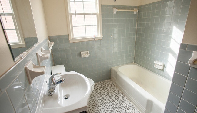 Building Photo - 959 Donaghe St