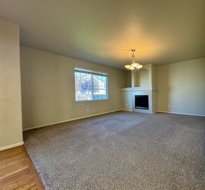 Building Photo - 3 Bedroom Home With Plenty of Space! Avail...