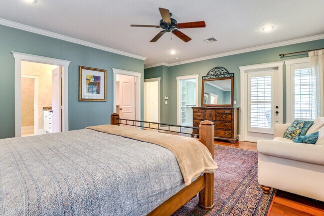 Building Photo - 166 21st Ave N