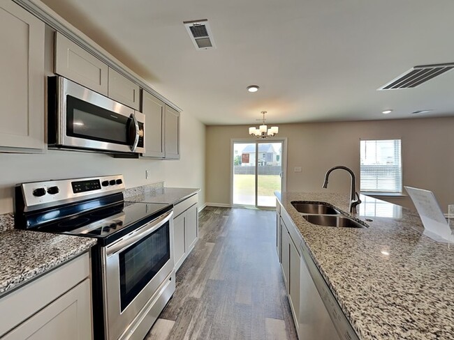 Building Photo - Coming Soon!! Burnside Farms near USC, Dow...