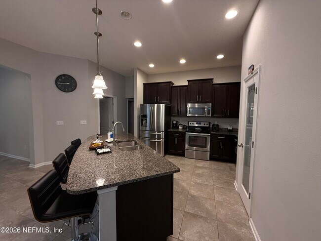 Building Photo - 686 Glendale Ln