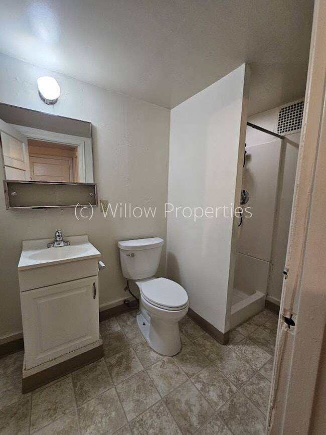 Building Photo - Quaint One Bedroom in North Tacoma