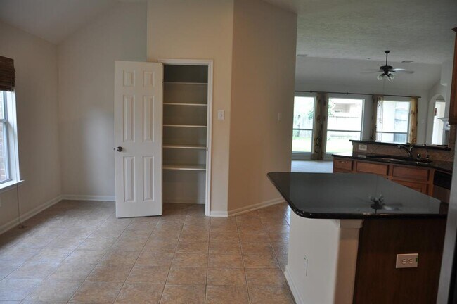 Building Photo - 12814 Quail Creek Dr