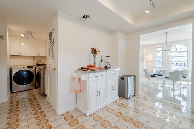 Building Photo - 3475 S Ocean Blvd
